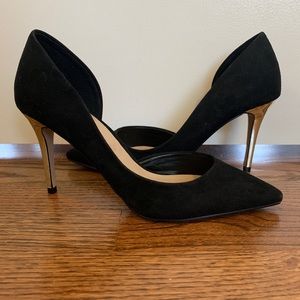 Black Pumps with Gold Heel